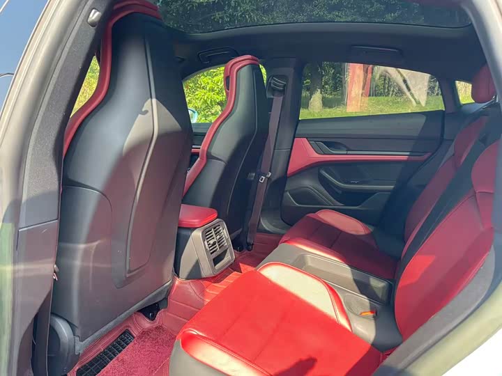 Фото 11 - Porsche Taycan