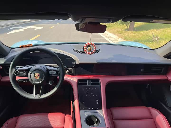 Фото 12 - Porsche Taycan