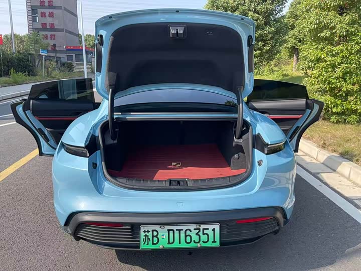 Фото 15 - Porsche Taycan