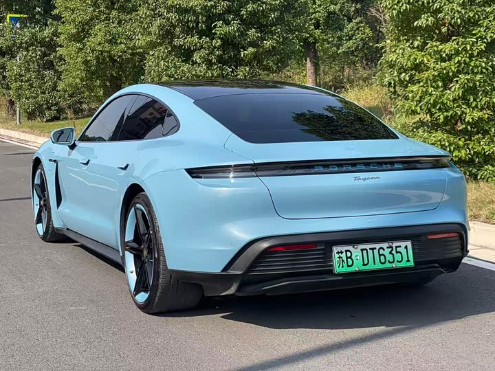 Фото 6 - Porsche Taycan