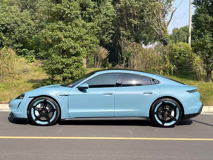 Фото 7 - Porsche Taycan