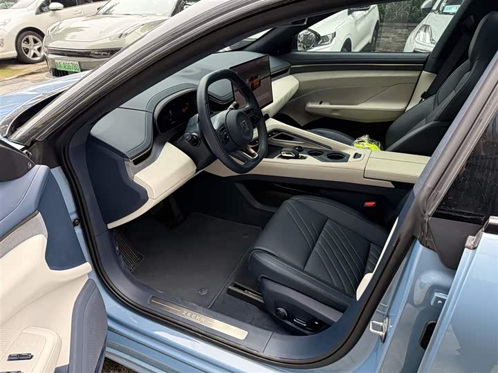 Фото 3 - Zeekr 001