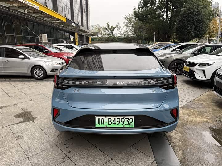 Фото 6 - Zeekr 001