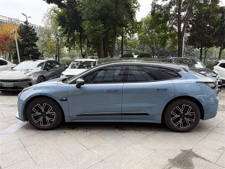 Фото 7 - Zeekr 001