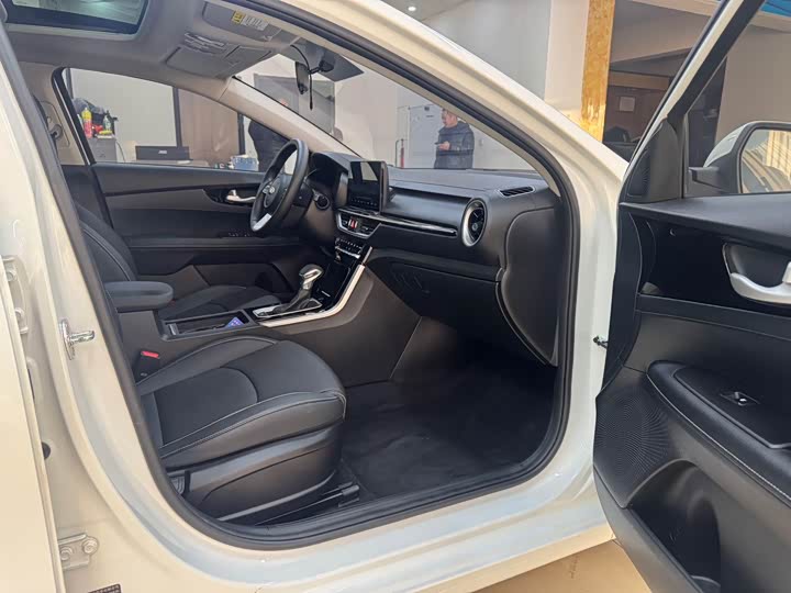 Фото 10 - Kia K3