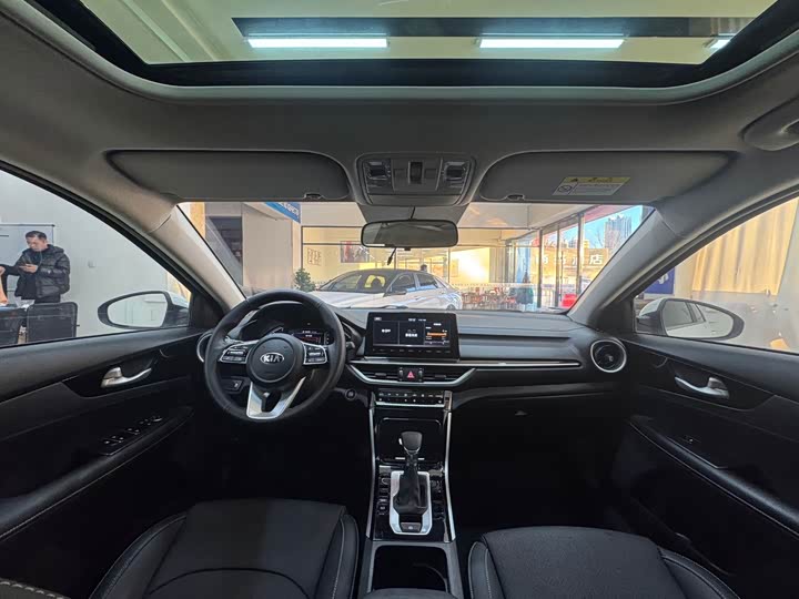 Фото 17 - Kia K3