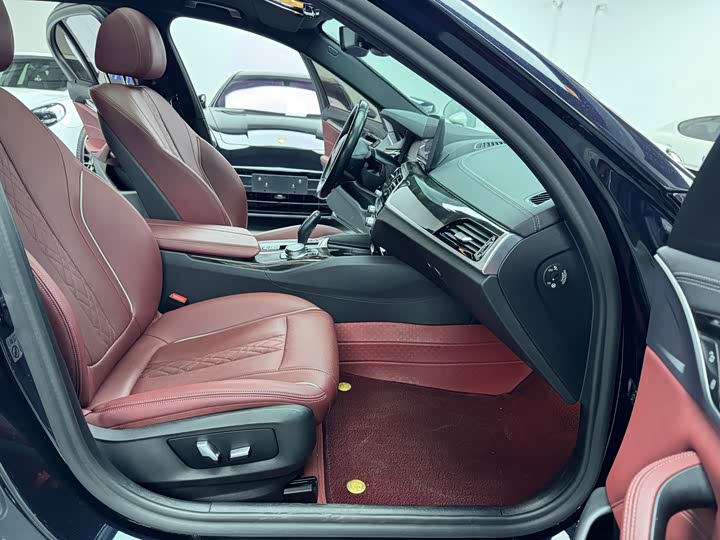 Фото 11 - BMW 5 Series