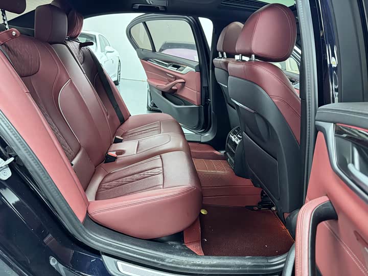 Фото 14 - BMW 5 Series