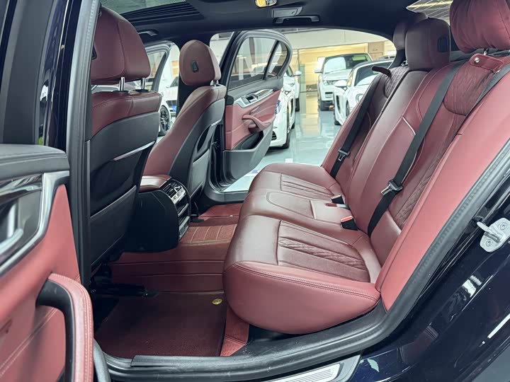 Фото 16 - BMW 5 Series