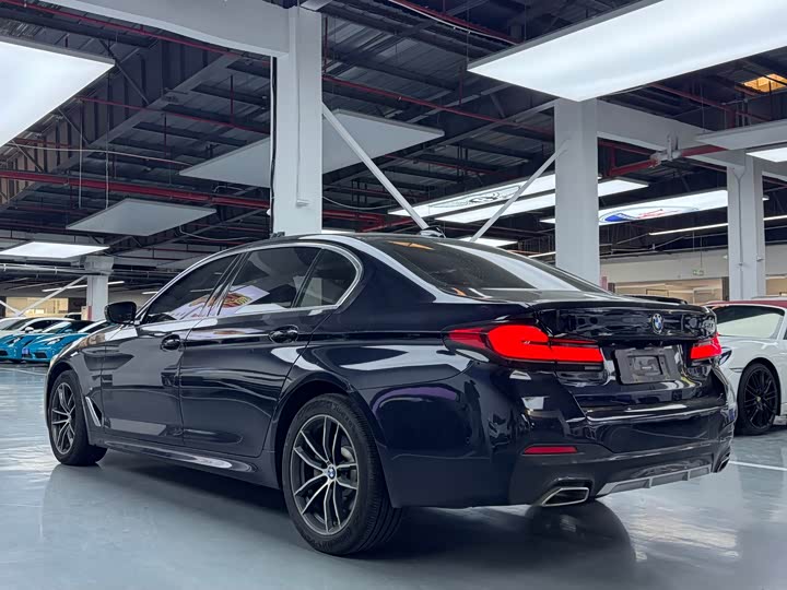 Фото 17 - BMW 5 Series