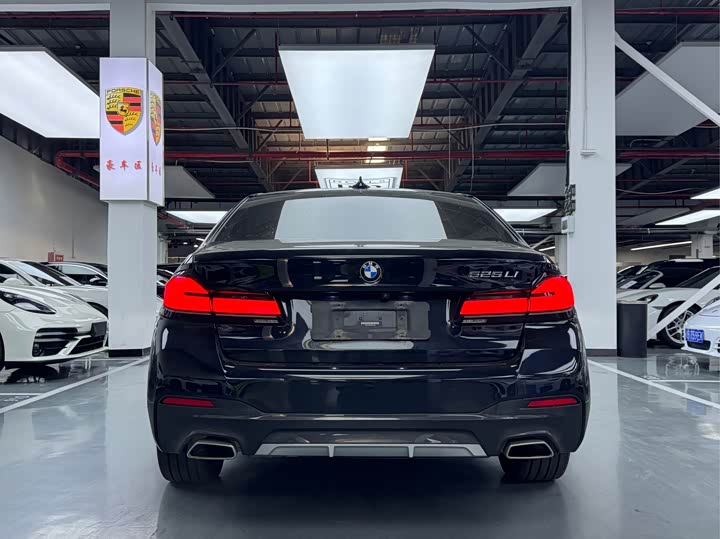 Фото 18 - BMW 5 Series