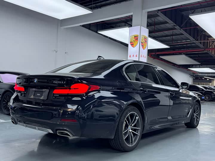 Фото 19 - BMW 5 Series