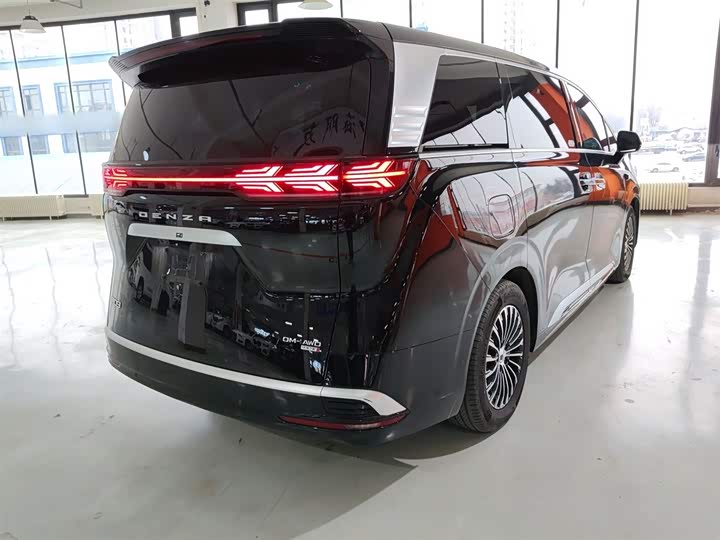 Фото 7 - Denza D9