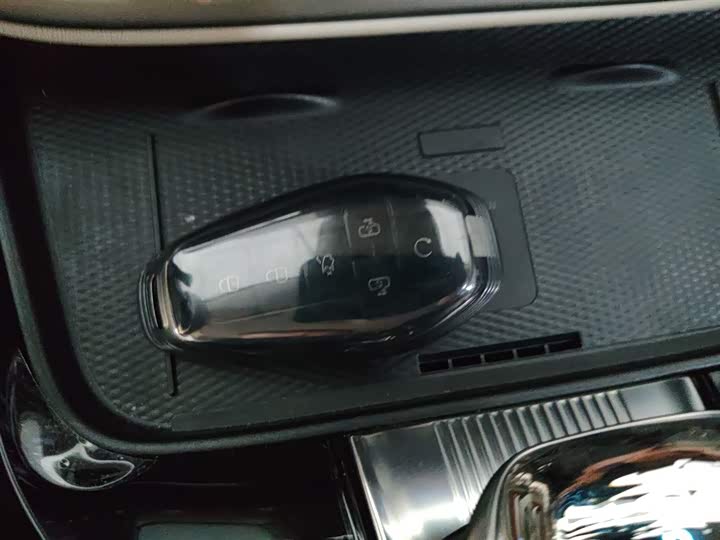 Фото 9 - Denza D9