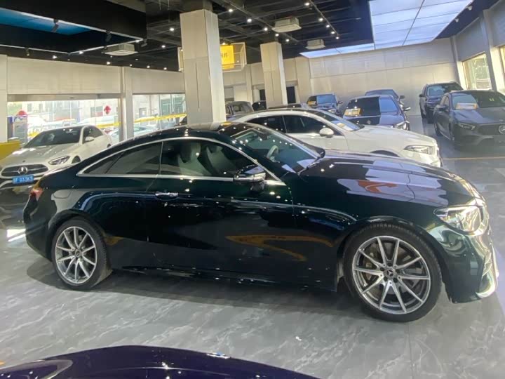 Фото 3 - Mercedes-Benz E-Class