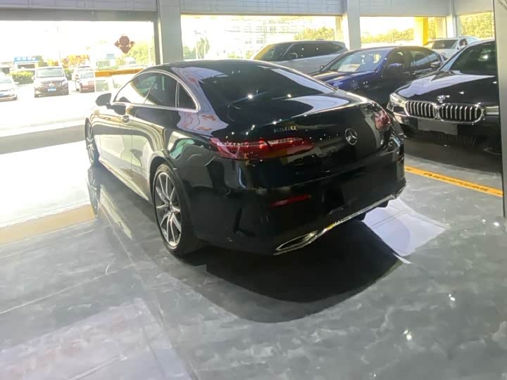 Фото 7 - Mercedes-Benz E-Class