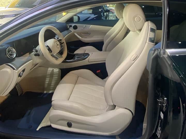 Фото 8 - Mercedes-Benz E-Class