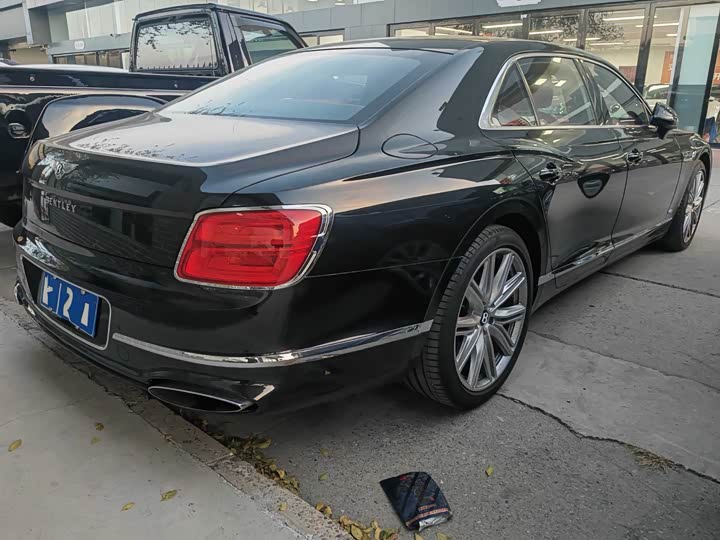 Фото 12 - Bentley Flying Spur