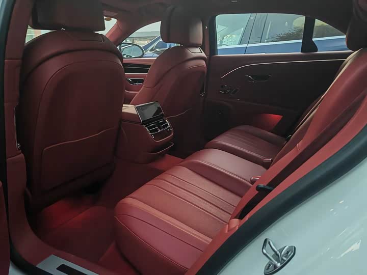 Фото 9 - Bentley Flying Spur