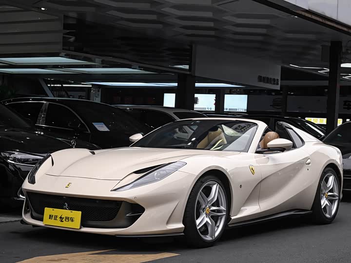 Фото 1 - Ferrari 812