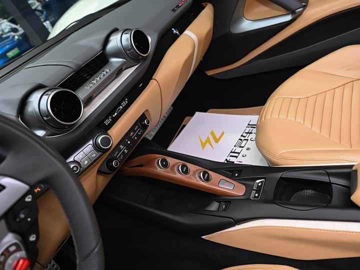 Фото 15 - Ferrari 812