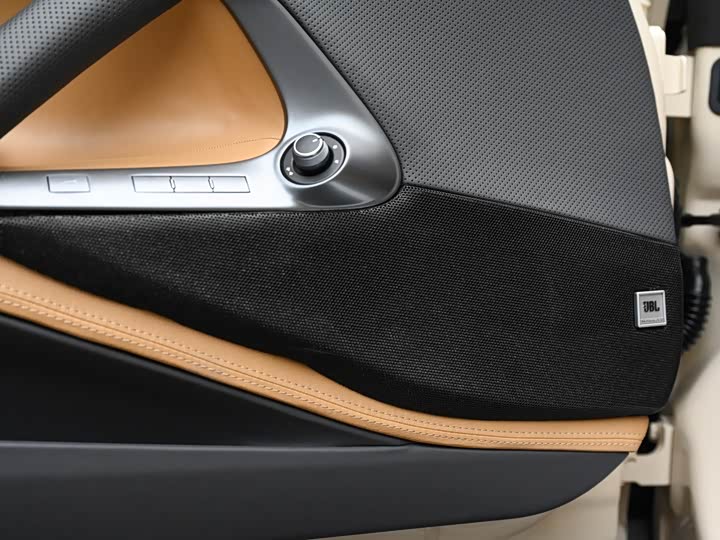 Фото 18 - Ferrari 812