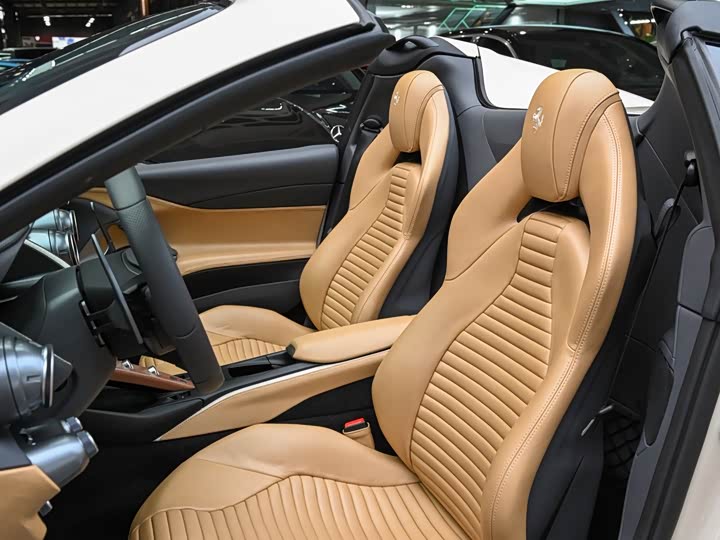 Фото 20 - Ferrari 812