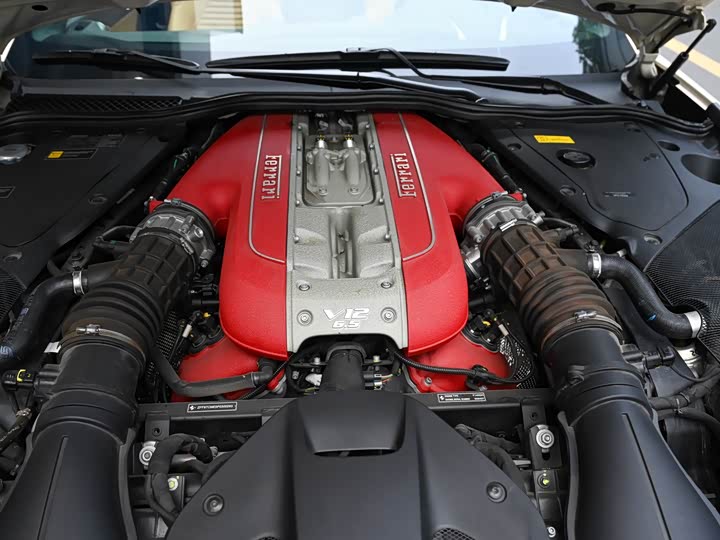 Фото 22 - Ferrari 812