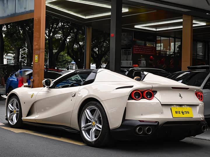 Фото 3 - Ferrari 812