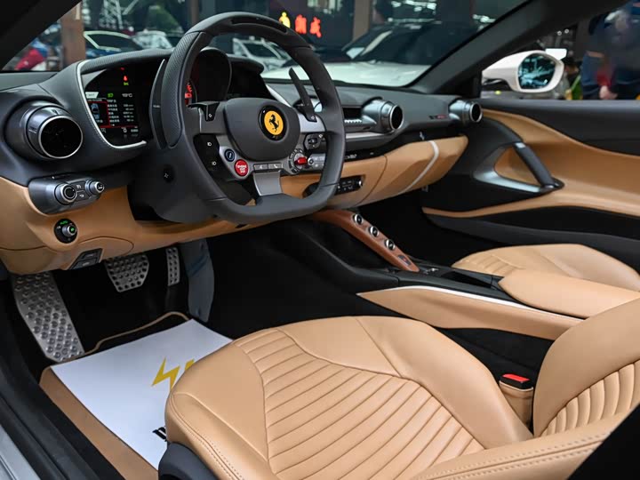 Фото 7 - Ferrari 812