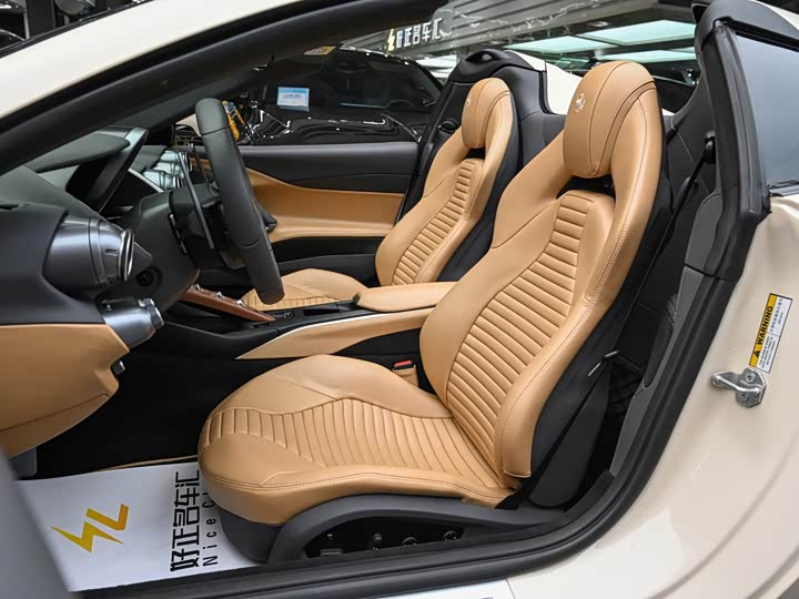 Фото 8 - Ferrari 812