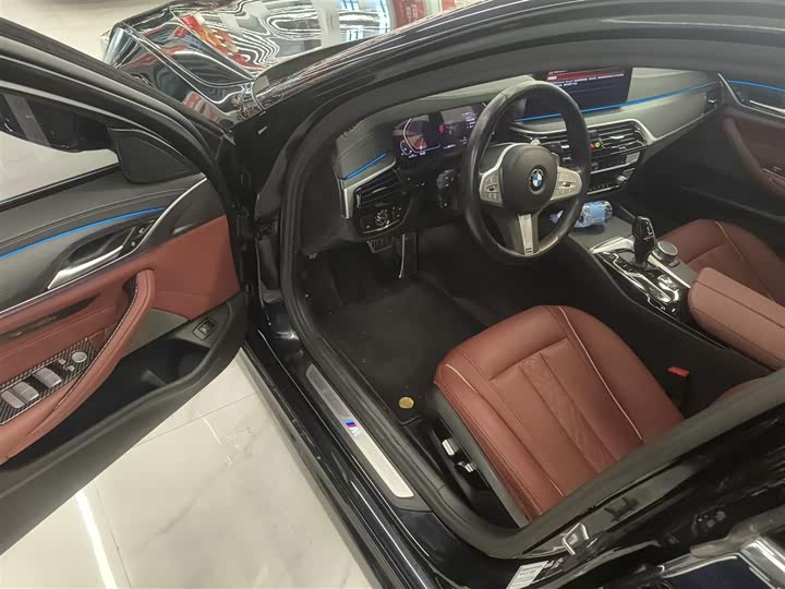 Фото 16 - BMW 5 Series