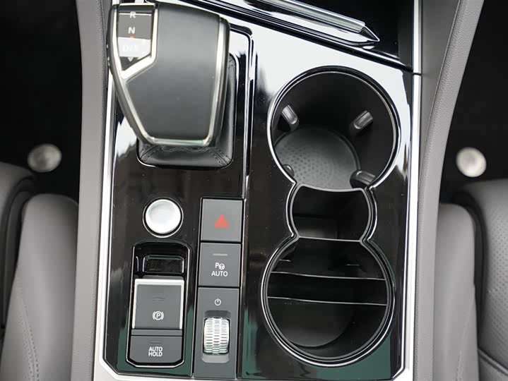 Фото 10 - Volkswagen Touareg