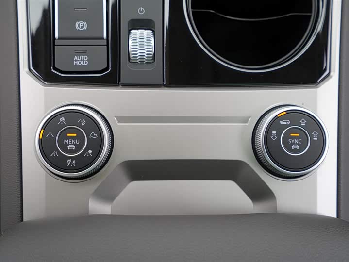 Фото 11 - Volkswagen Touareg