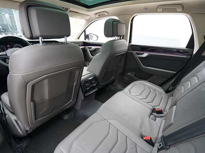 Фото 13 - Volkswagen Touareg