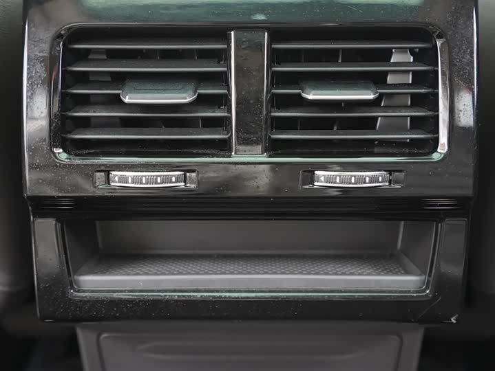 Фото 16 - Volkswagen Touareg