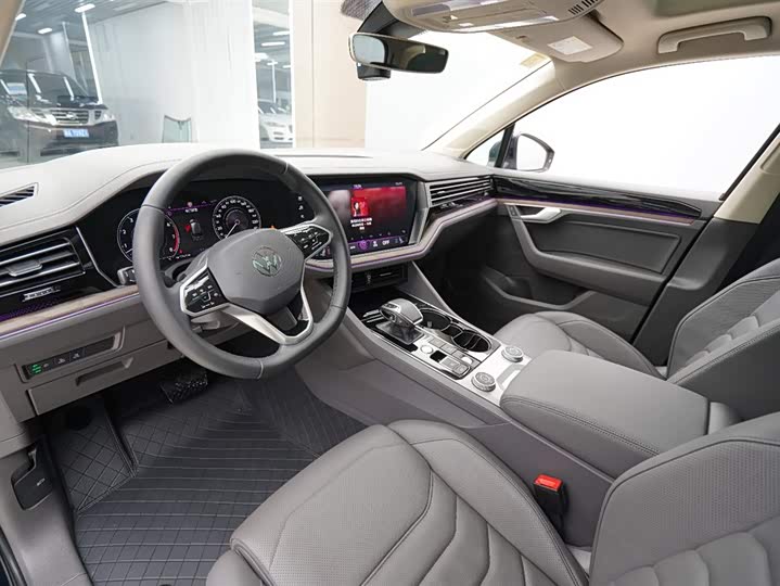 Фото 3 - Volkswagen Touareg