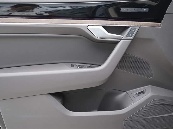 Фото 5 - Volkswagen Touareg