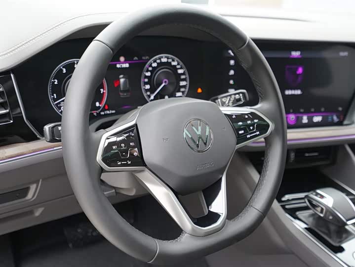 Фото 6 - Volkswagen Touareg
