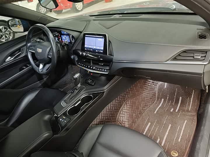 Фото 10 - Cadillac CT4