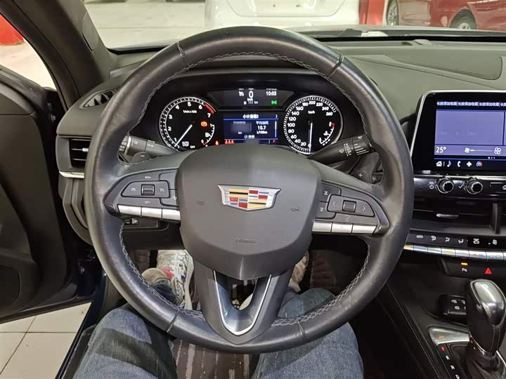 Фото 11 - Cadillac CT4