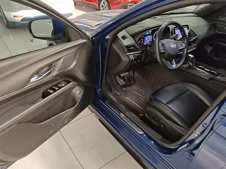 Фото 16 - Cadillac CT4