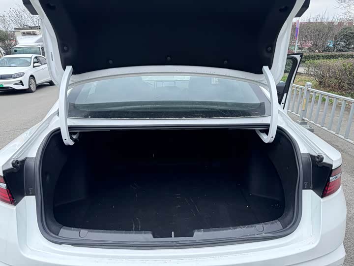 Фото 10 - Geely Preface