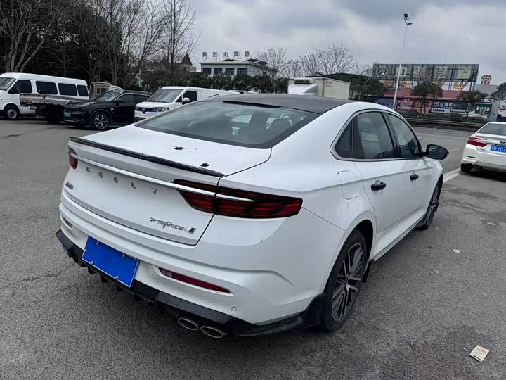 Фото 12 - Geely Preface