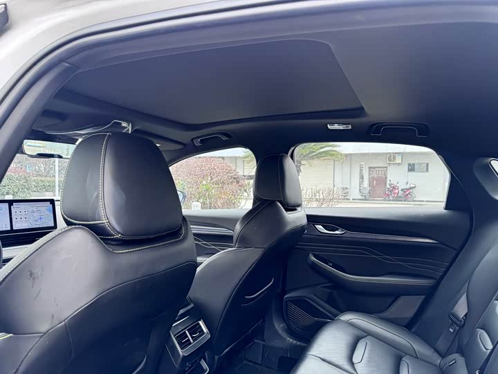 Фото 7 - Geely Preface