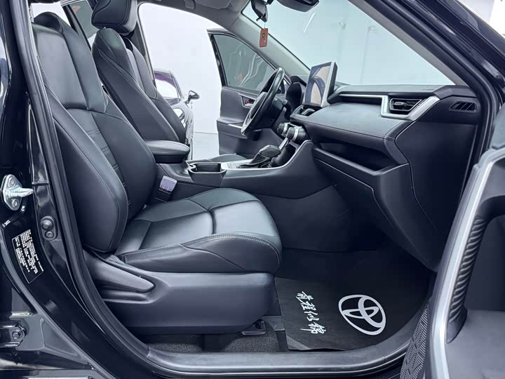 Фото 11 - Toyota Wildlander