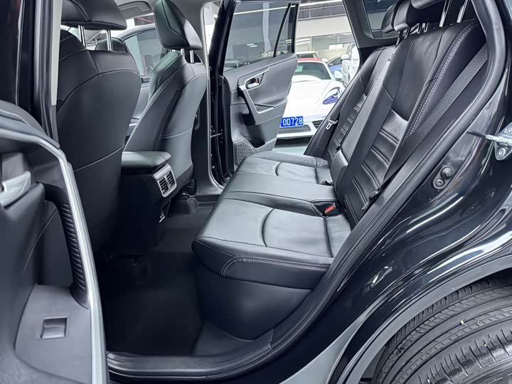 Фото 16 - Toyota Wildlander