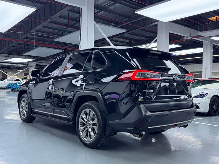 Фото 17 - Toyota Wildlander