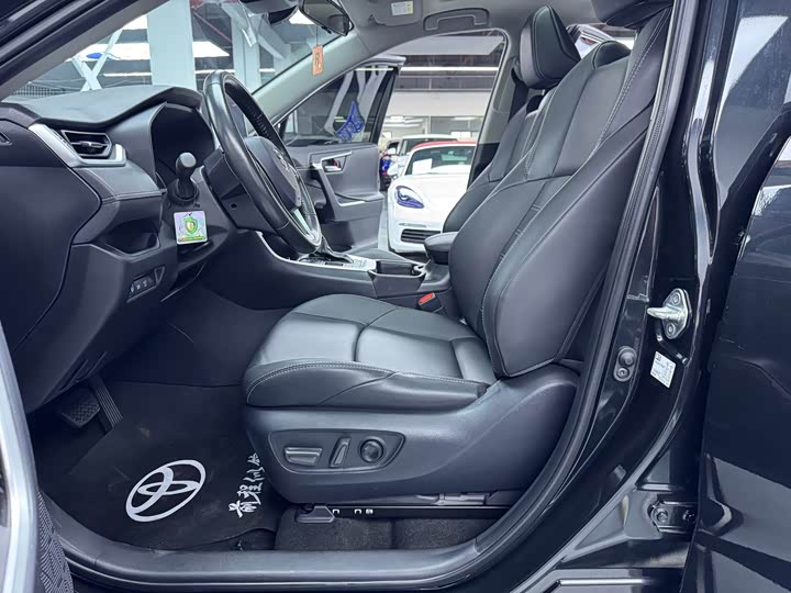 Фото 4 - Toyota Wildlander