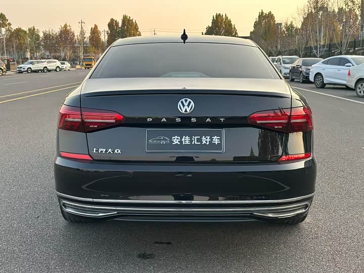 Фото 8 - Volkswagen Passat